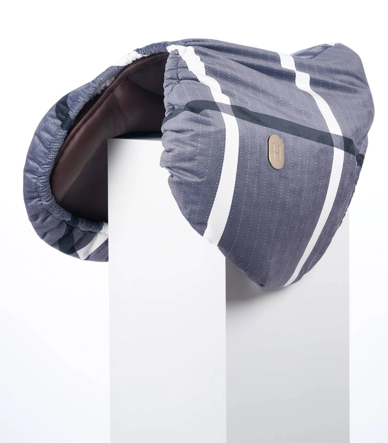 Hansen Equestrian Lush Velvet Saddle Cover 9 Hansen Equestrian Lush Velvet Saddle Cover - Image 7